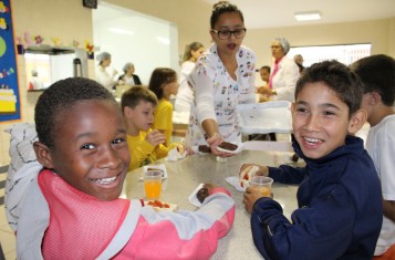 Equipe do Laboratório Búrigo leva encanto do Dia da Criança à LBV