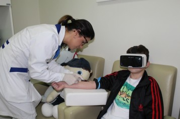 Tecnologia: Óculos de realidade virtual transformam experiência de coletas e vacinas nas crianças