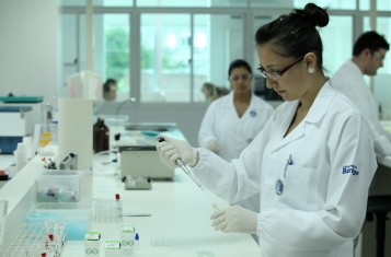 Laboratório Búrigo renova acreditação de qualidade específica da área da saúde