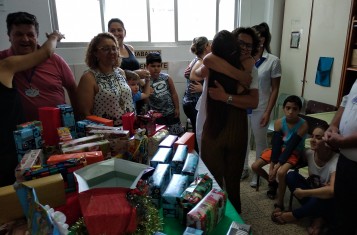 AMA recebe ação social natalina do Grupo Búrigo