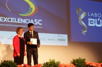 Laboratório Búrigo recebe Prêmio Catarinense de Excelência